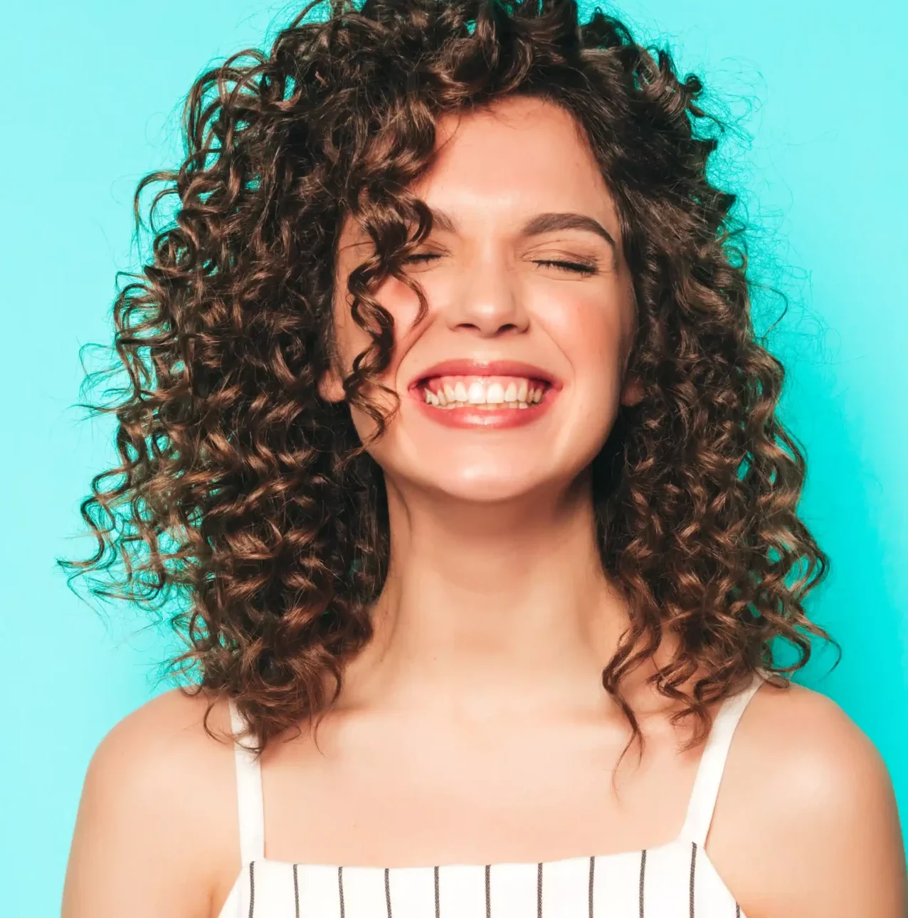 portrait-beautiful-smiling-model-with-afro-curls-hairstyle-dressed-summer-hipster-clothes-trendy-funny-positive-woman